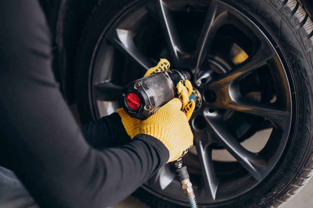 سیستم tpms شما را همواره آگاه نگه می دارد و خطر پنچری یا از بین رفتن لاستیک شما را کاهش می دهد.