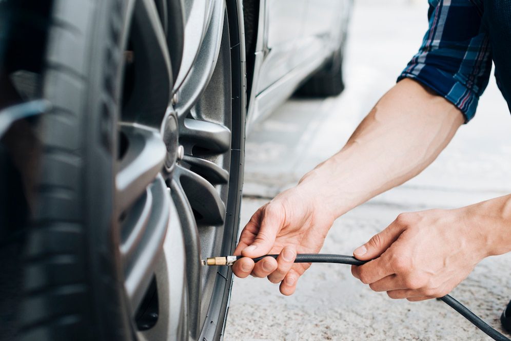 سیستم TPMS چیست؟ در این مطلب شما را با این سیستم مهم آشنا میکنیم.