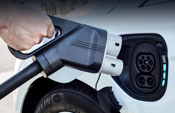 بررسی تفاوتهای شارژرهای AC و DC در خودروهای الکتریکی
