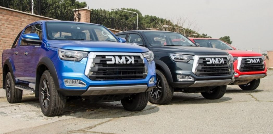 نزدیک از چراغ KMC T8 برروی خودرو