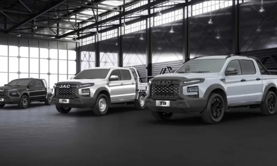 تصویر از کارشناس در حال مشاوره درباره لرزش کابین